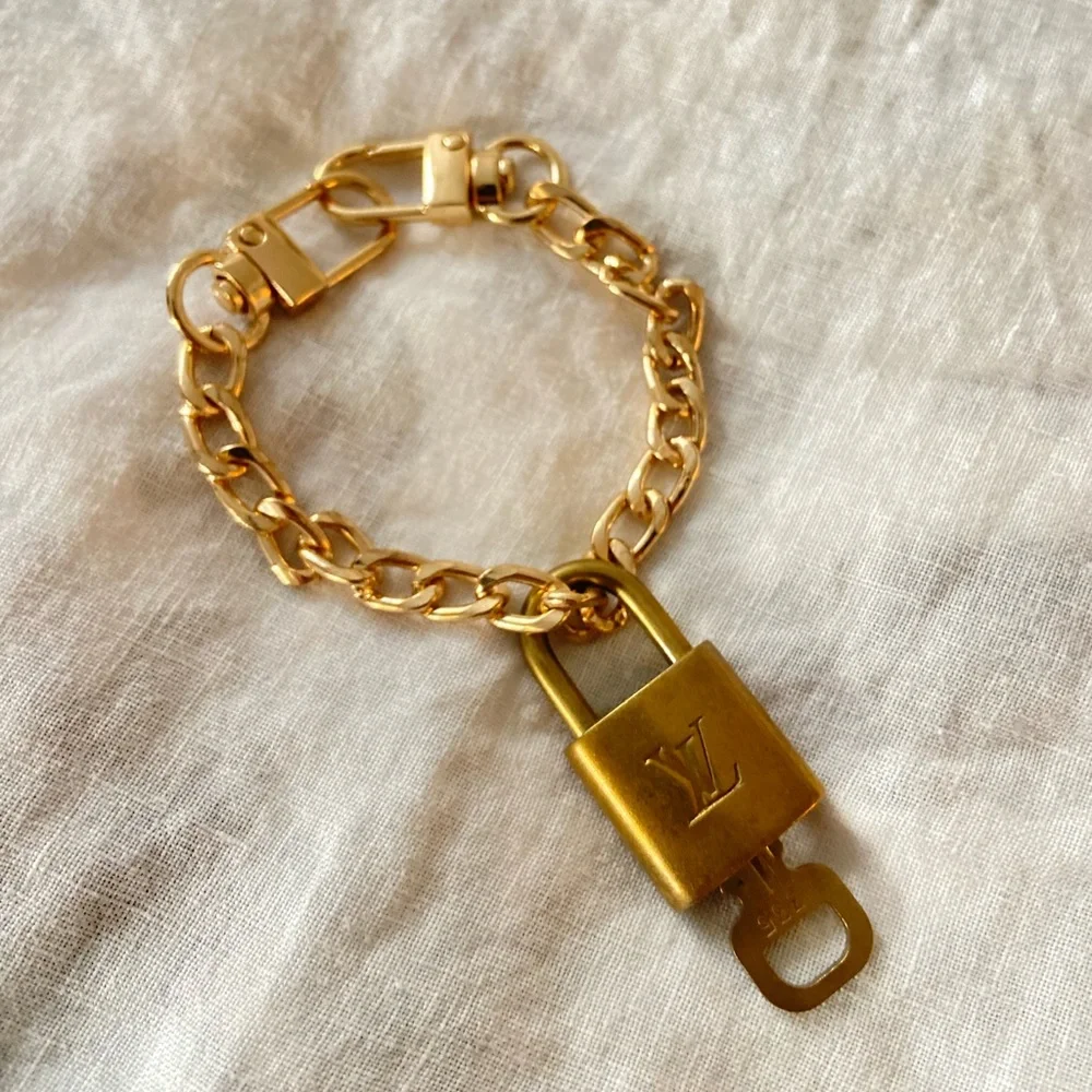 *SOLD*Louis Vuitton Lock and Key 335 with Bracelet Chain - Picture 4 of 9